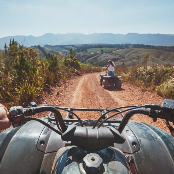 Gdzie można jeździć quadem? Wymagania prawne i najlepsze miejsca