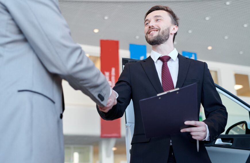 Jak sprzedać stary samochód? Porady i wskazówki dla skutecznej sprzedaży