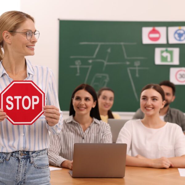 Kiedy włączyć światła przeciwmgielne? Praktyczne wskazówki dla kierowcy