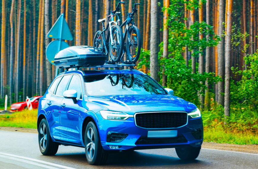 Jak bezpiecznie przewozić rower samochodem? Akcesoria i techniki montażu