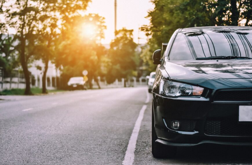 Porównanie systemów wspomagania parkowania: co wybrać, aby ułatwić sobie codzienną jazdę?