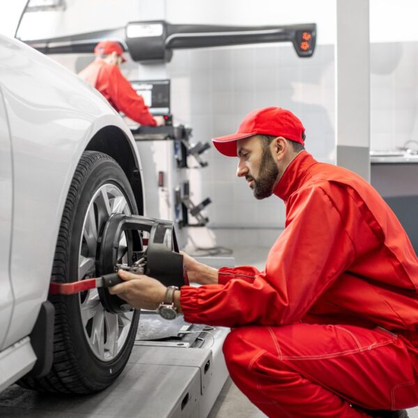 Jak prawidłowo ustawić geometrię kół: znaczenie i techniki dla lepszej kontroli pojazdu