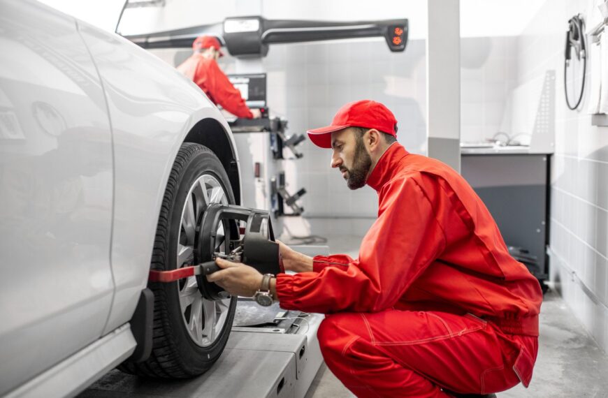 Jak prawidłowo ustawić geometrię kół: znaczenie i techniki dla lepszej kontroli pojazdu