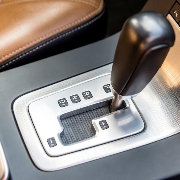 Różnice między automatyką a manualem: który rodzaj skrzyni biegów wybrać?