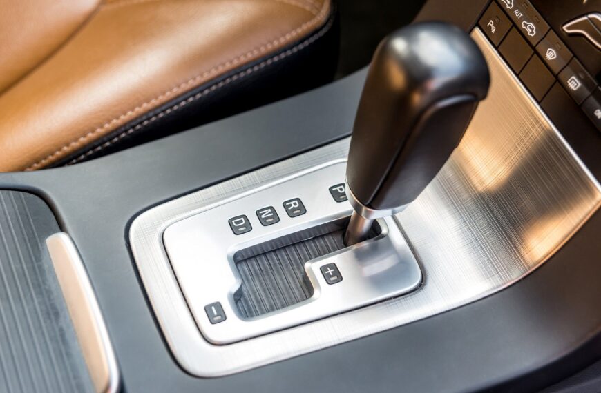 Różnice między automatyką a manualem: który rodzaj skrzyni biegów wybrać?