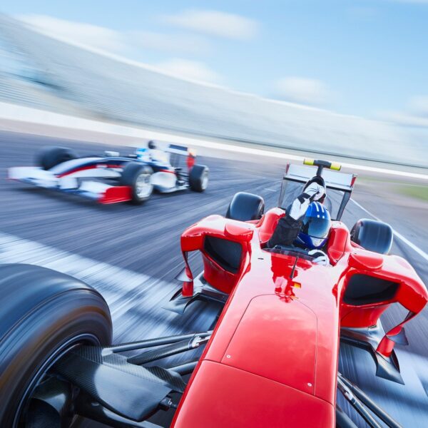 Historia wyścigów samochodowych: od początków do współczesnych Grand Prix.