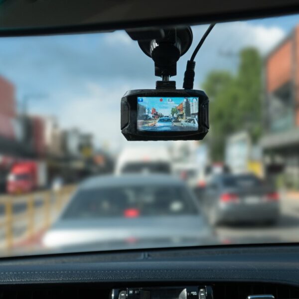 Jakie są korzyści z posiadania rejestratora jazdy? Przegląd dostępnych opcji i technologii.